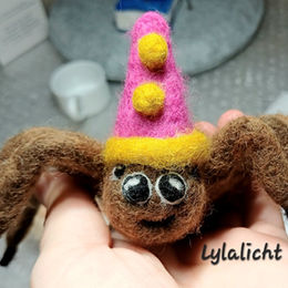 gefilzte Spinne mit Hut
