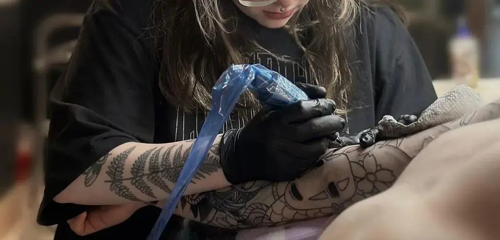 Artiste tatoueur au Mont-Royal.webp