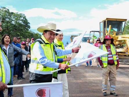 Inicia Gobernador David Monreal rehabilitación de segunda etapa de tramo carretero La Estancia-Corrales