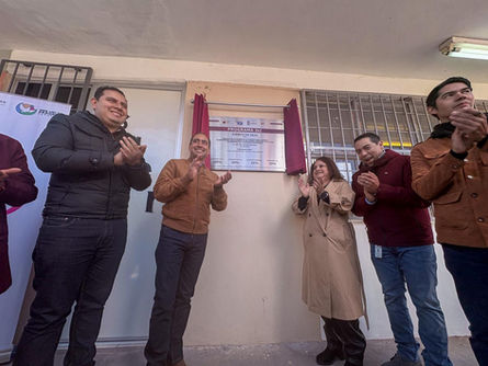 Continúan Pepe Saldívar, clubes migrantes y gobierno del estado, entregando equipos de cómputo a escuelas del municipio