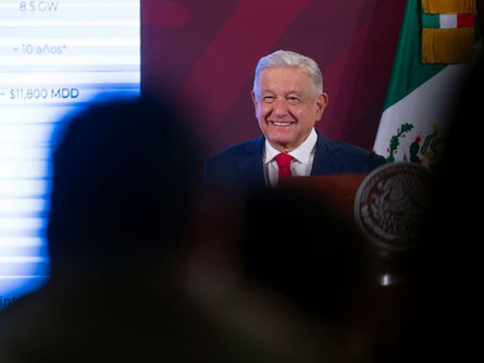 Compra de plantas de energía a Iberdrola permitirá mantener política de apoyo a la economía popular