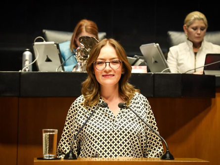 Senadora Vero Díaz impulsa iniciativa para garantizar la inclusión digital de personas adultas mayores
