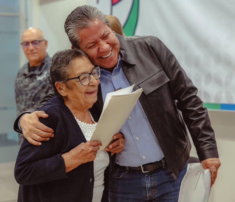 Cierra Gobernador David Monreal pendiente histórico con la regularización de 301 unidades de transporte público