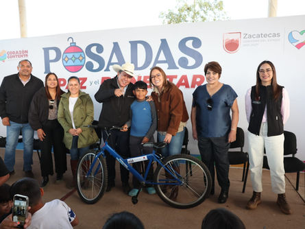 Reparte Gobernador David Monreal Ávila alegría a más de mil pobladores de Villa González Ortega