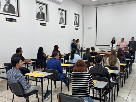 Aspirantes a la categoría de actuario presentan evaluación final escrita como parte de su formación judicial 