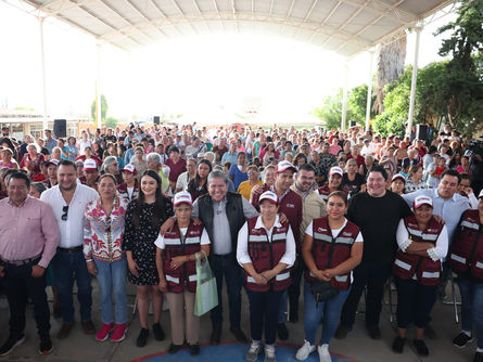 Entrega Gobernador David Monreal apoyos del programa “Corazón Contento” a 1 mil 200 familias de Plateros