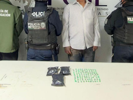 Detienen Fuerzas de Seguridad a tres personas relacionadas con el incendio de un vehículo; aseguran droga y combustible