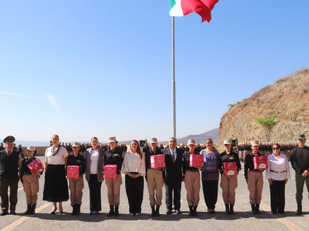 Mujeres del Bachillerato General Militarizado “transforman su ciclo” con kits menstruales