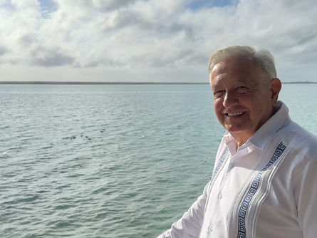 Presidente reconoce labor de trabajadores de la construcción en obras para el turismo en México