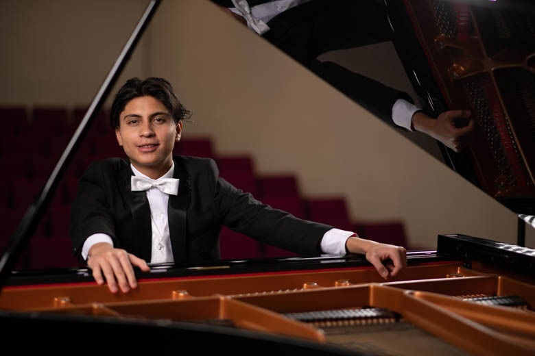 El pianista Elías Manzo regresa a Zacatecas con recital en el Calderón
