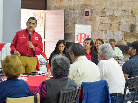 Priistas reciben curso sobre educación cívica