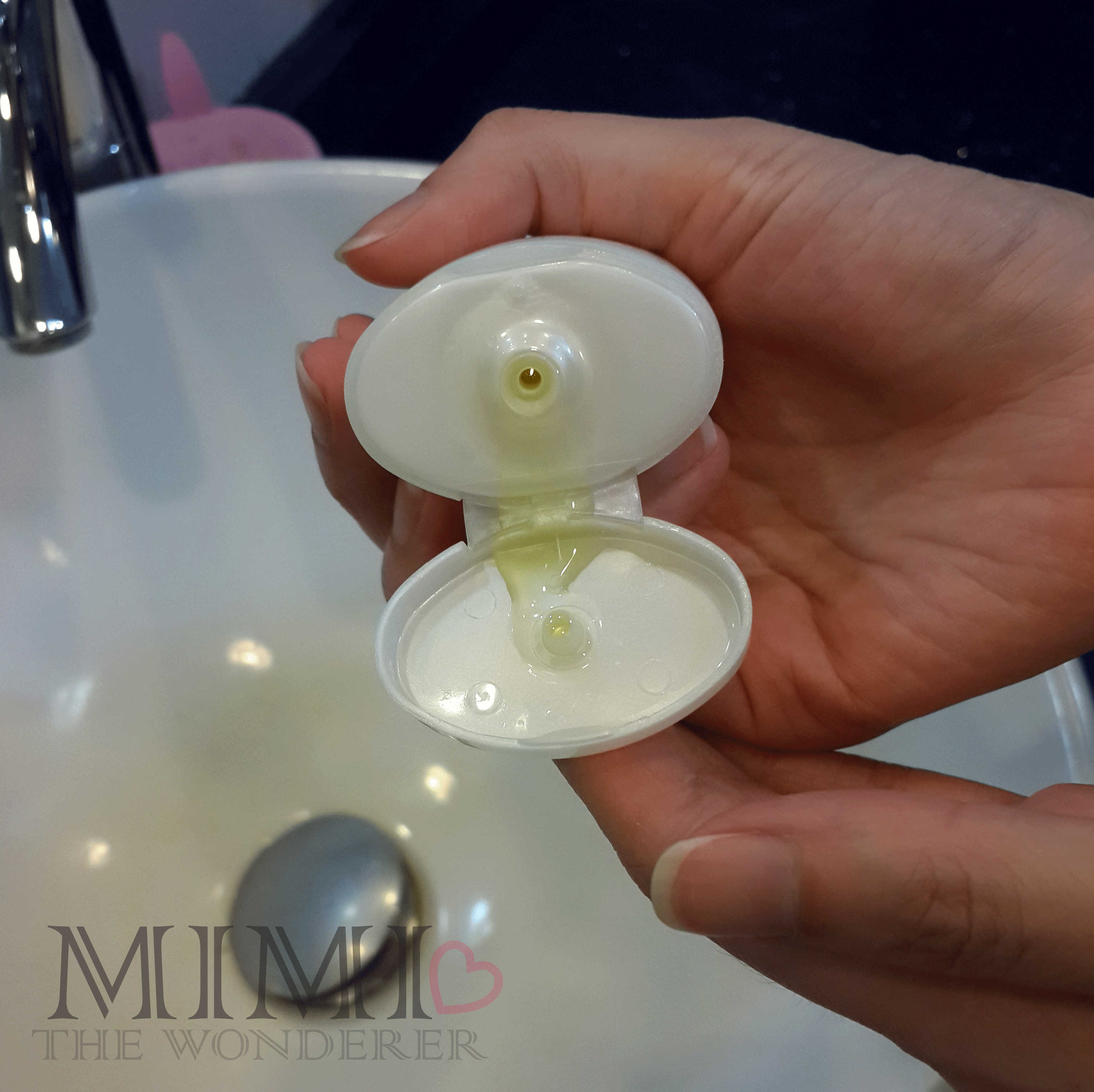 เจลสีเหลืองใส