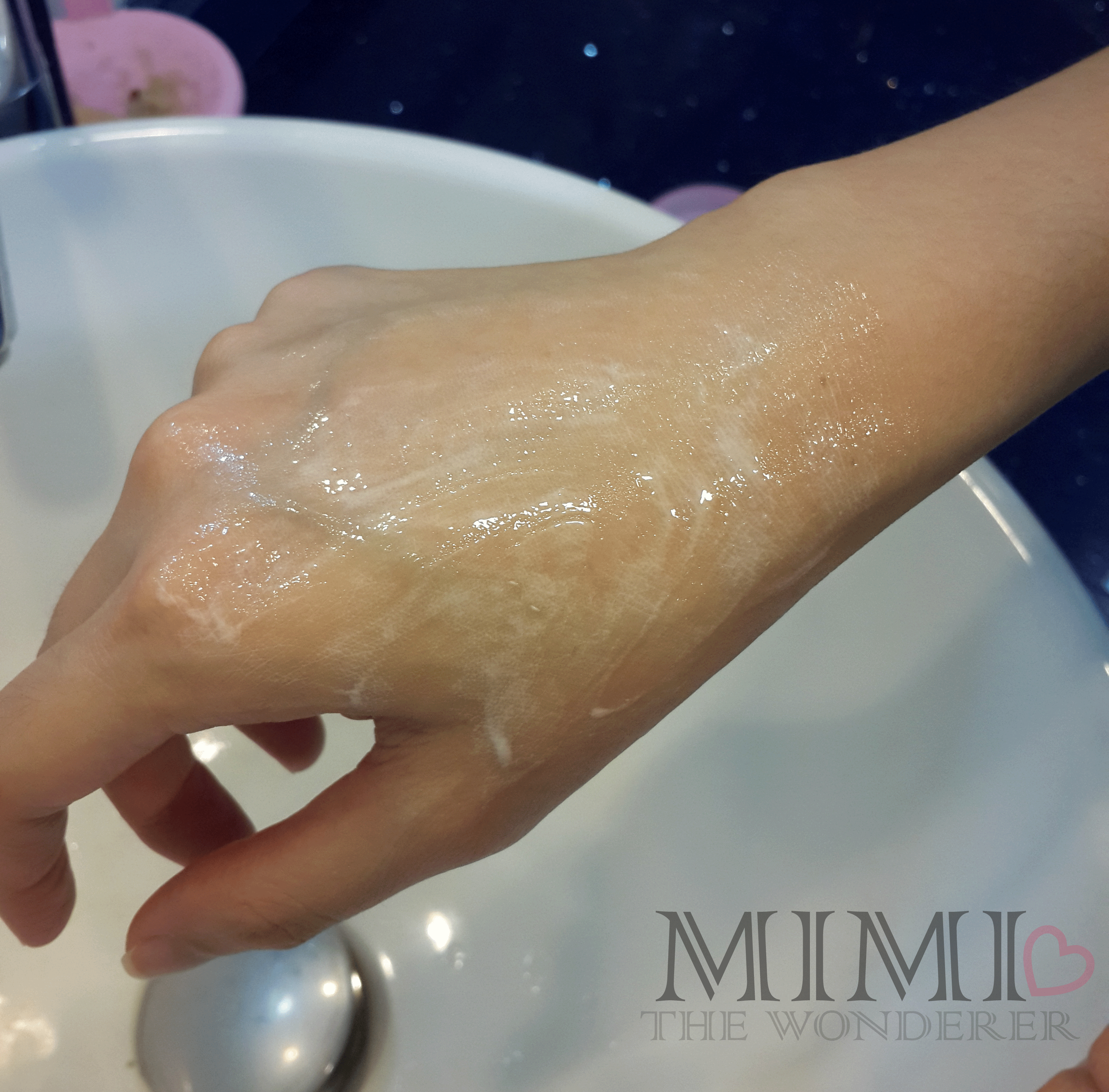 หลังจากถูที่มือ ~ 1 นาที