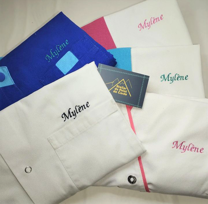 De jolies blouses de santé personnalisées avec votre prénom.