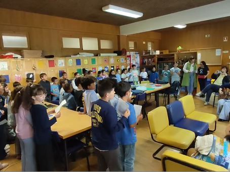 Os alunos do 3.ºG e do 3.ºF celebram «Abril Azul»