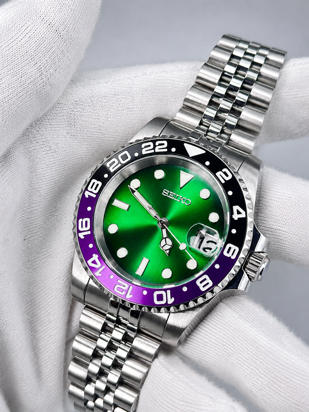 SEIKO MOD - CUSTOM JOKER WATCH - GREEN AND PURPLE