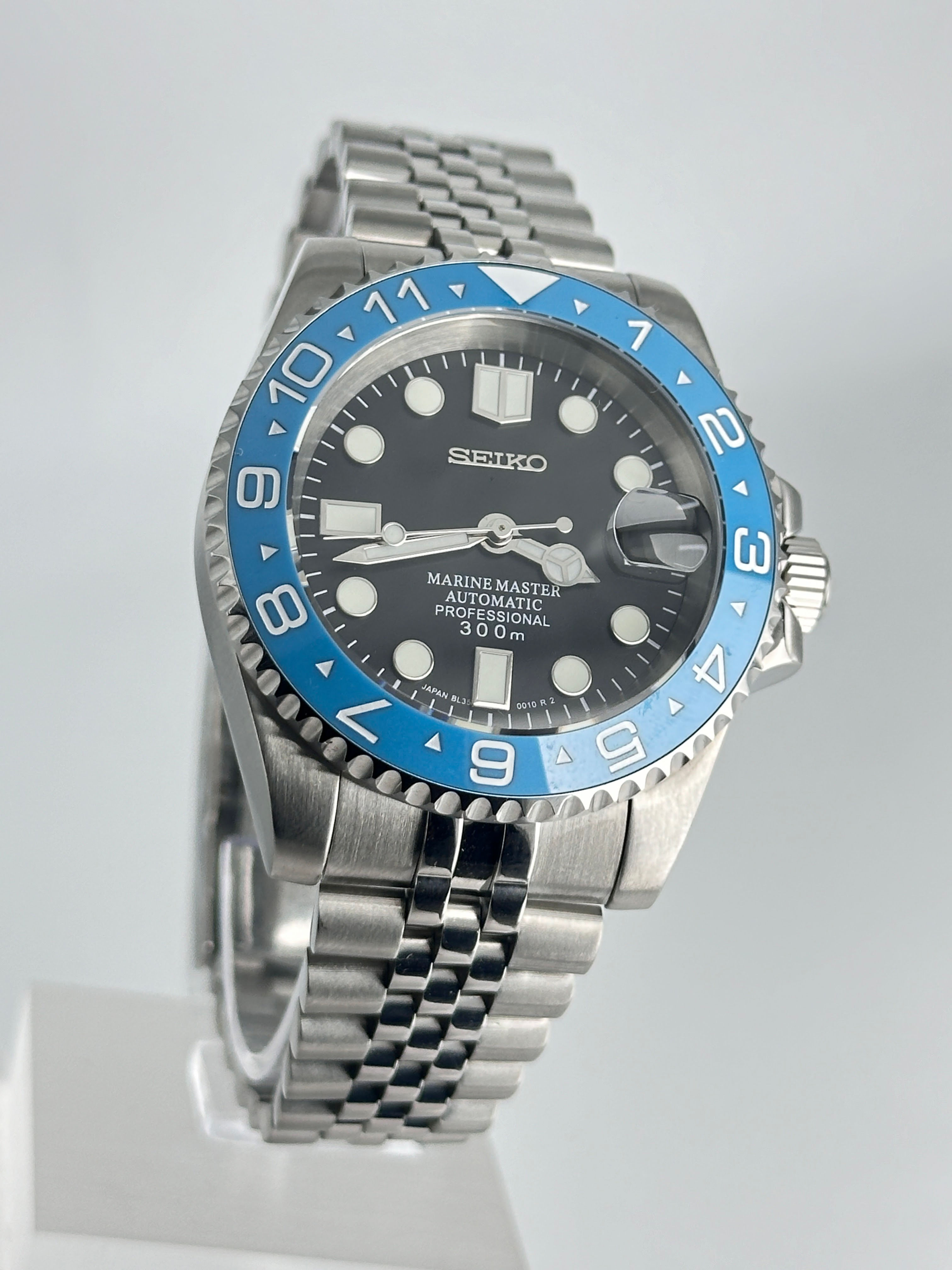 CUSTOM SEIKO MOD BLUE SILVER SUB WATCH NH35 - BLUE SKIES