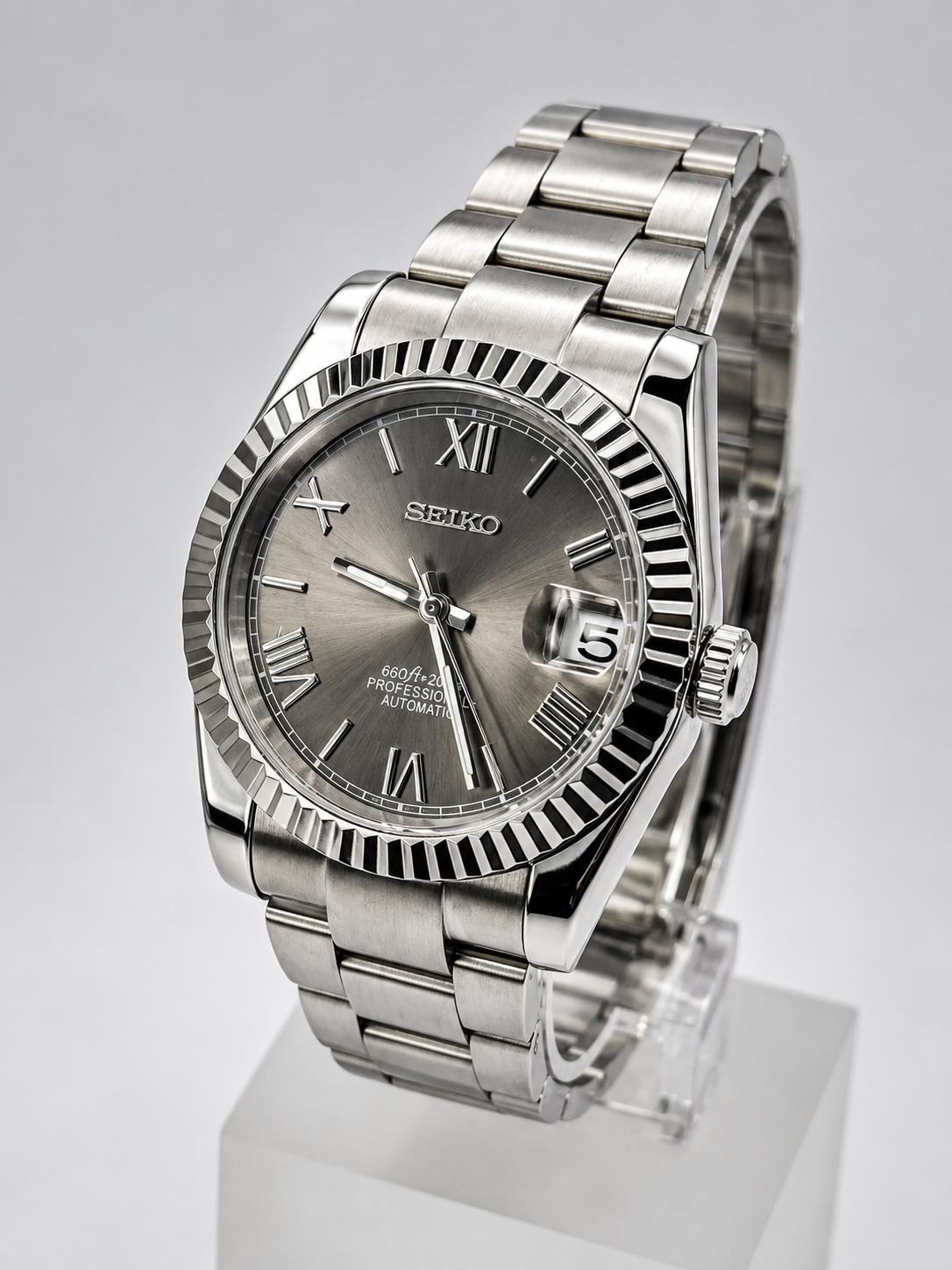 CUSTOM SEIKO MOD ROMAN WATCH NH35 - ECLIPSE GREY