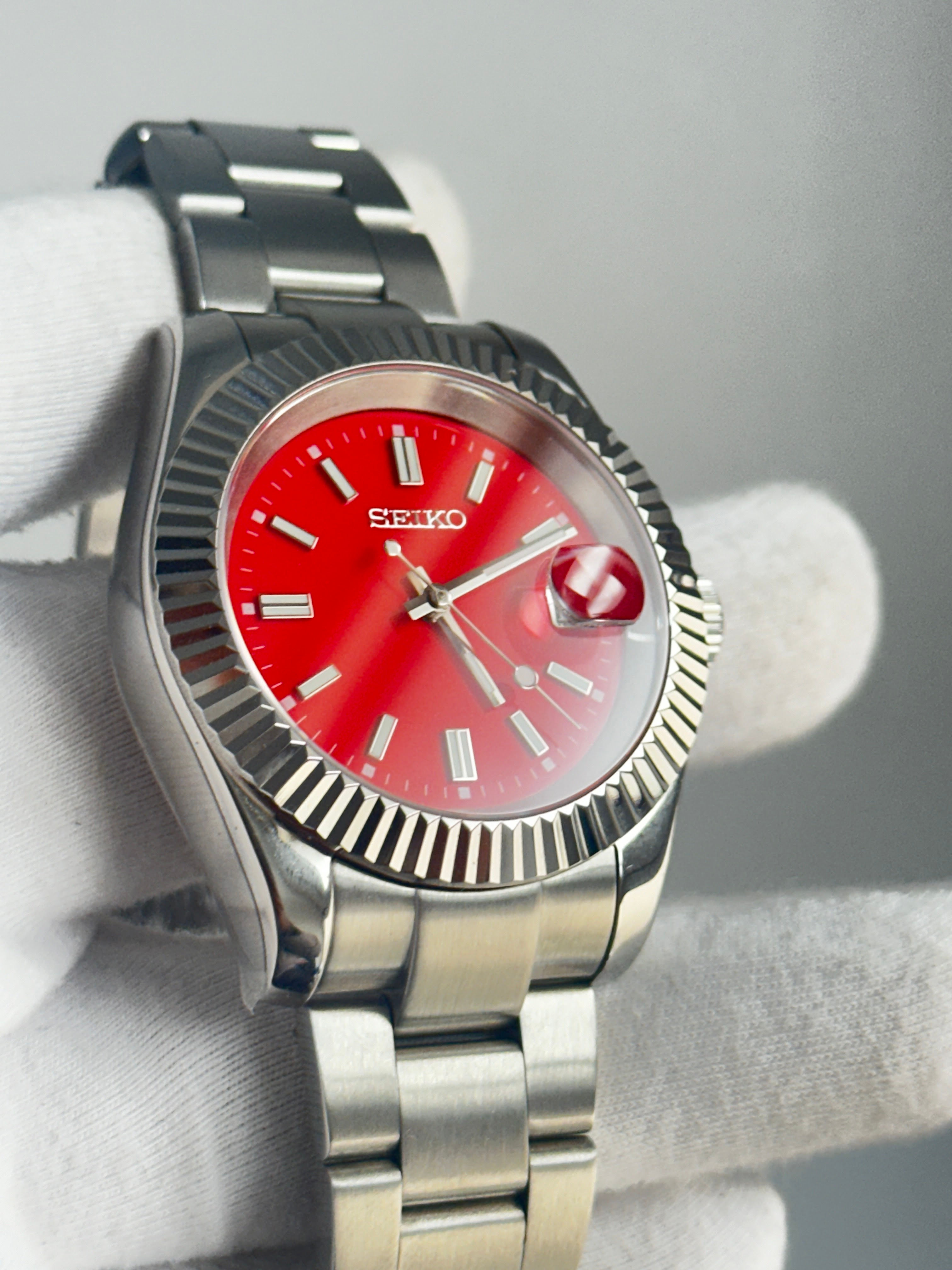 CUSTOM SEIKO MOD LUMINOUS WATCH - CLASSIC RED