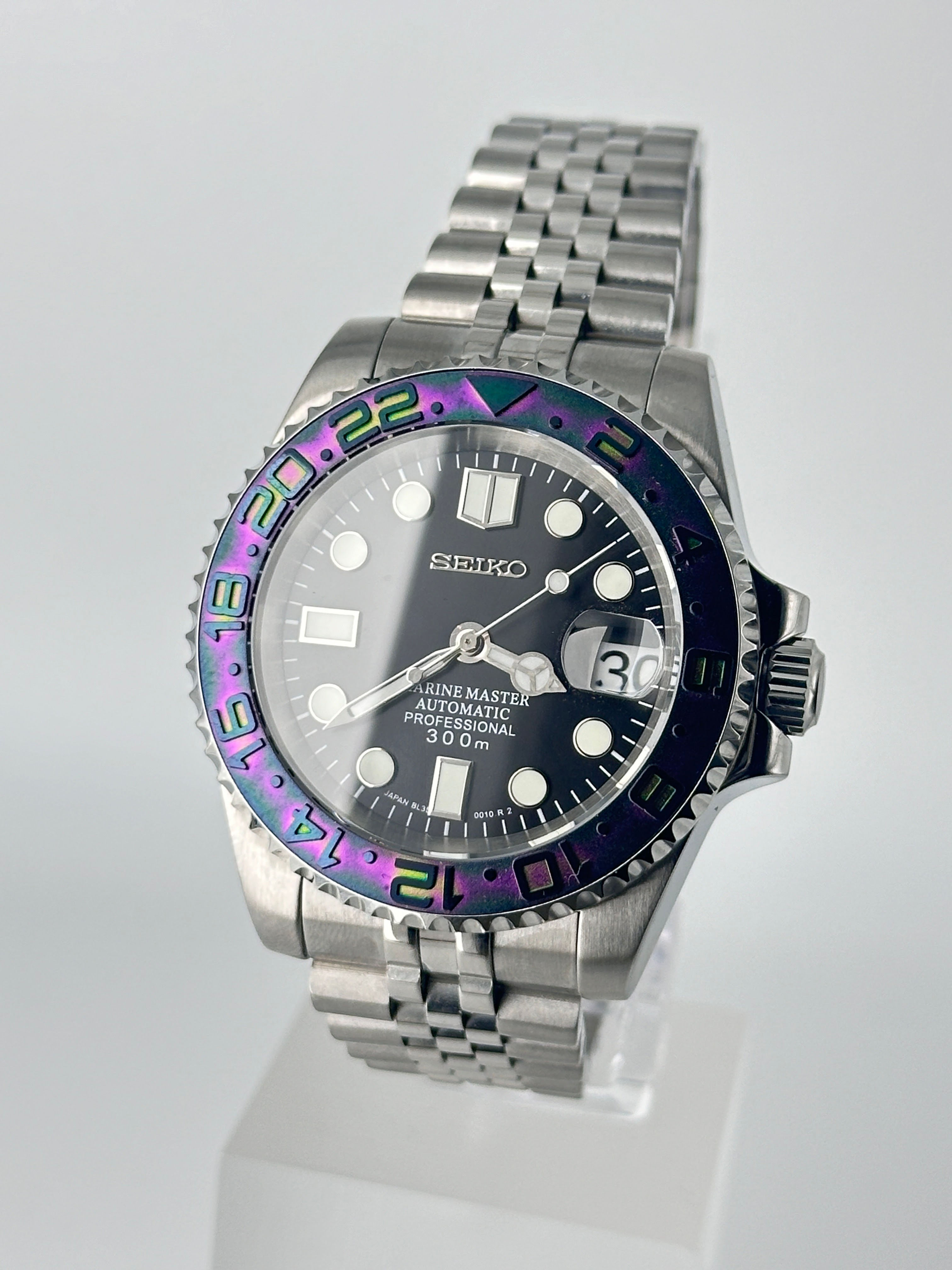 CUSTOM SEIKO MOD BLACK SILVER SUB WATCH NH35 - VIBRANT EDGE