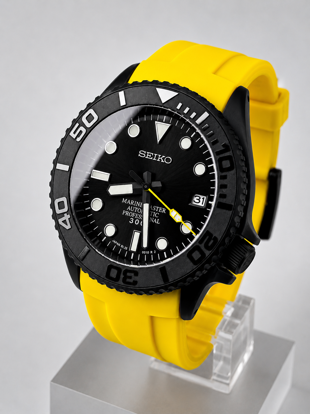 CUSTOM SEIKO MOD YELLOW WATCH - BLACK AND YELLOW