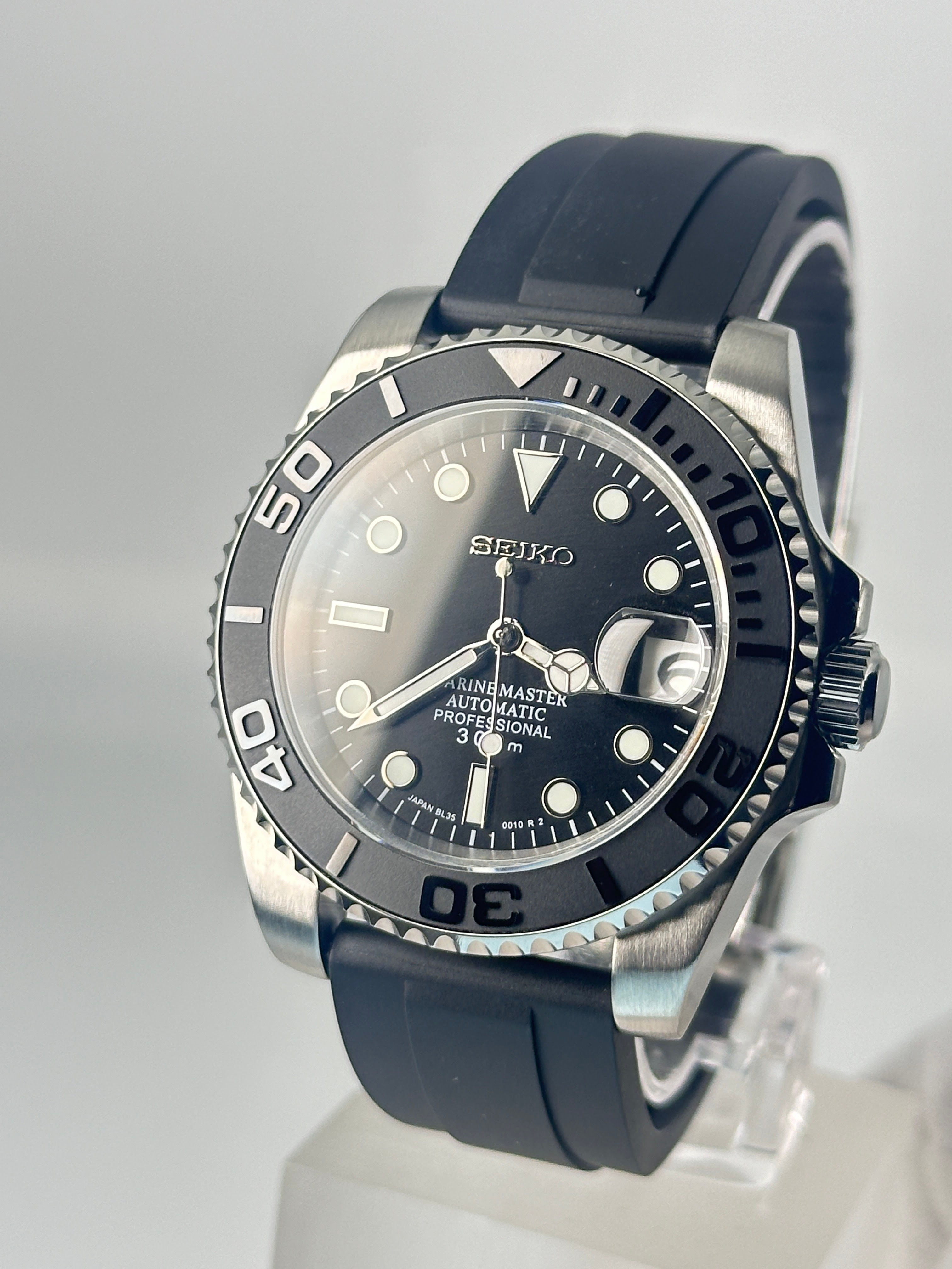 CUSTOM SEIKO MOD GMT BLACK WATCH NH35 - YACHT BLACK