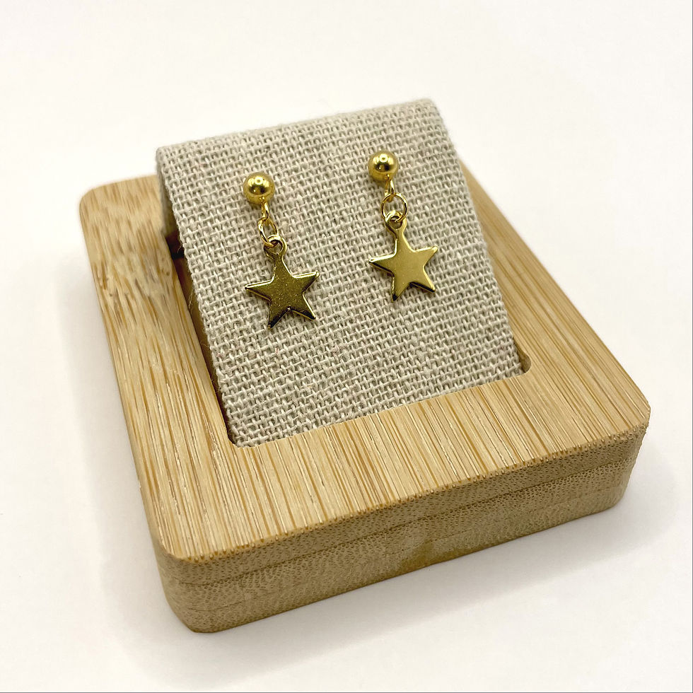 Boucles d'oreilles clous dorées petites étoiles