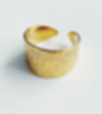 Bague en acier inox doré effet "strié"