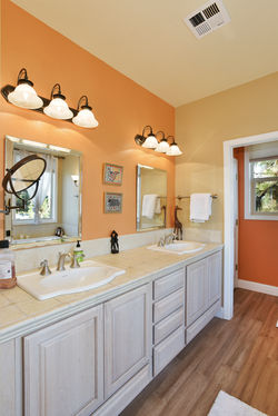 Master Suite/Spiritual Study Full Bathroom