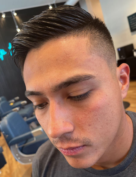 Men’s textured side part haircut with low fade by Denver barber at R&R Head Labs