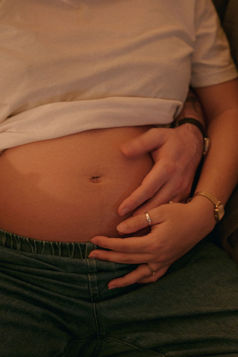 pregnant couple picture