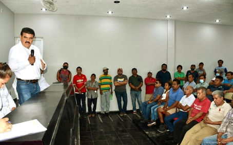 Tihuatlan: "RECIBEN APOYO"