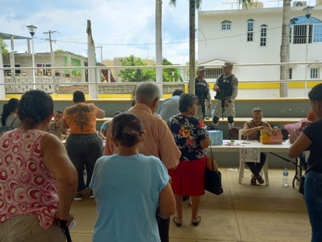 Tihuatlan; "ADULTOS MAYORES RECIBEN TARJETAS DEL BIENESTAR EN TIHUATLÁN"