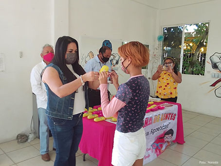 Tihuatlan: "DIF MUNICIPAL CONTINÚA ENTREGANDO LENTES EN TIHUATLÁN"