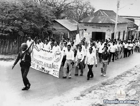 Tihuatlan en el Tiempo: DESFILE DE LA CONFEDERACIÓN REVOLUCIONARIA DE OBREROS Y CAMPESINOS TIHUATLAN