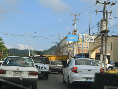 Tihuatlan: "CAOS VEHICULAR EN EL BULEVAR BICENTENARIO EN TIHUATLÁN"