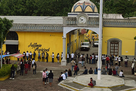 Tihuatlan: "JÓVENES TIHUATECOS QUIEREN SU BECA BENITO JUÁREZ"