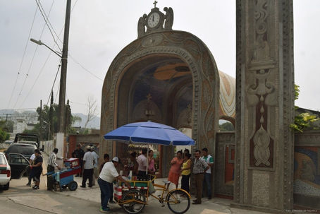 Tihuatlan: "ALTA AFLUENCIA EN EL PANTEÓN"