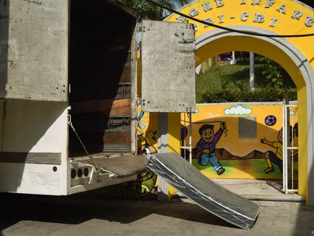 Tihuatlan: "LLEGAN COLCHONES A TIHUATLÁN PARA LOS DAMNIFICADOS POR ‘GRACE’"