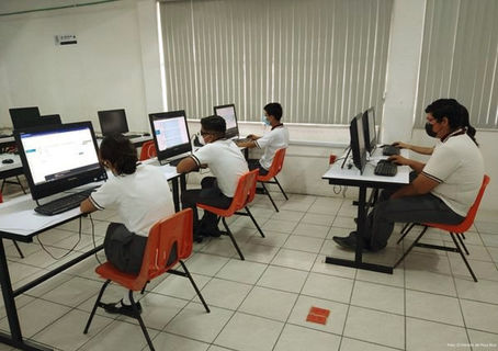 Tihuatlan: "GESTIONAN RECURSOS PARA LAS ESCUELAS"