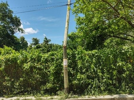 Tihuatlan: "POSTE DE TELMEX UN RIESGO EN LA CALLE DÍAZ MIRÓN EN TIHUATLÁN"