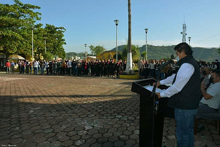 Tihuatlan: "EN TIHUATLÁN REALIZAN PRIMER ACTO CÍVICO"