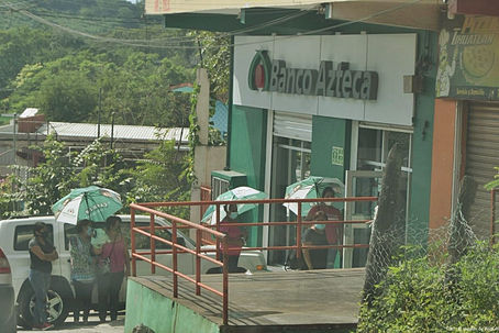 Tihuatlan: "PIDEN INVESTIGAR A CAJEROS DE ELEKTRA EN TIHUATLAN"