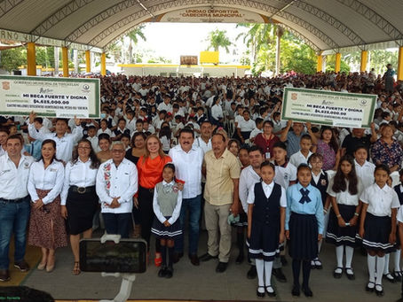 Tihuatlán: "AYUNTAMIENTO DE TIHUATLÁN INVIERTE EN BECAS"
