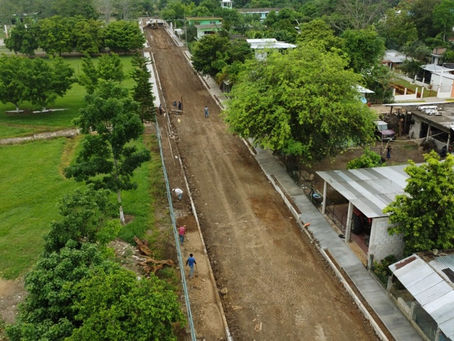 Tihuatlan: "AVANZAN OBRAS DE PAVIMENTACIÓN EN CALLES DE COMUNIDADES DE TIHUATLÁN"