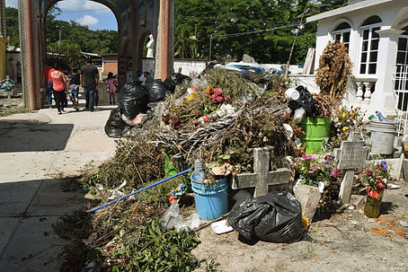 POBLACIÓN SIGUE SIN ACATAR DISPOSICIONES EN EL PANTEÓN MUNICIPAL DE TIHUATLÁN PARA EVITAR EL DENGUE