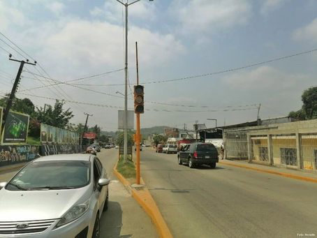 Tihuatlan: "AVANZA INSTALACIÓN DE SEMÁFOROS EN TIHUATLÁN"