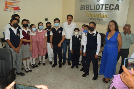 Tihuatlan: "REAPERTURAN BIBLIOTECA MUNICIPAL EN TIHUATLÁN"