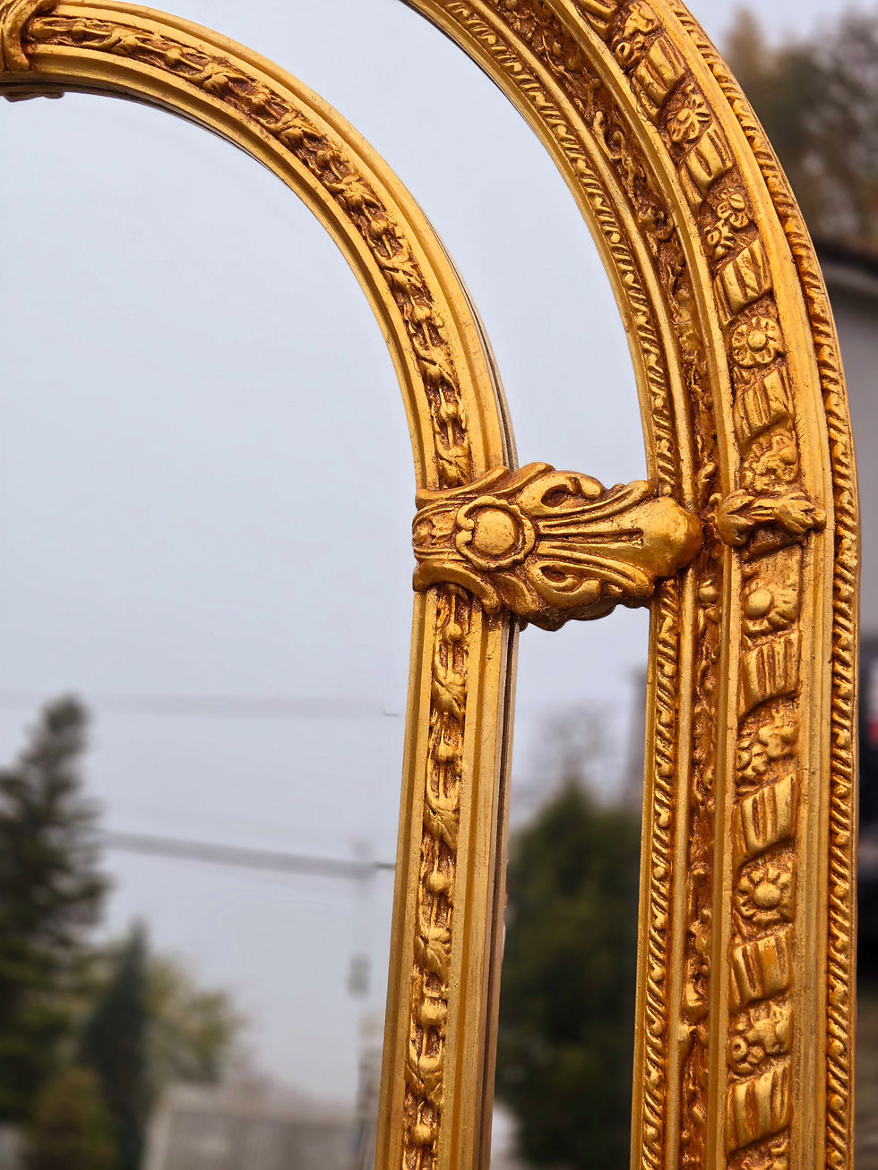 Miniatura: Barokowe lustro XXL – złota rama, ekskluzywna ozdoba do salonu