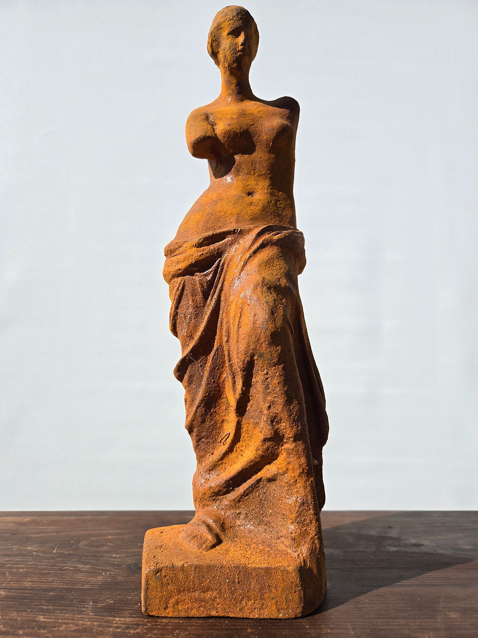 Miniatura: Żeliwna rzeźba „Wenus” 50 cm – Elegancka dekoracja